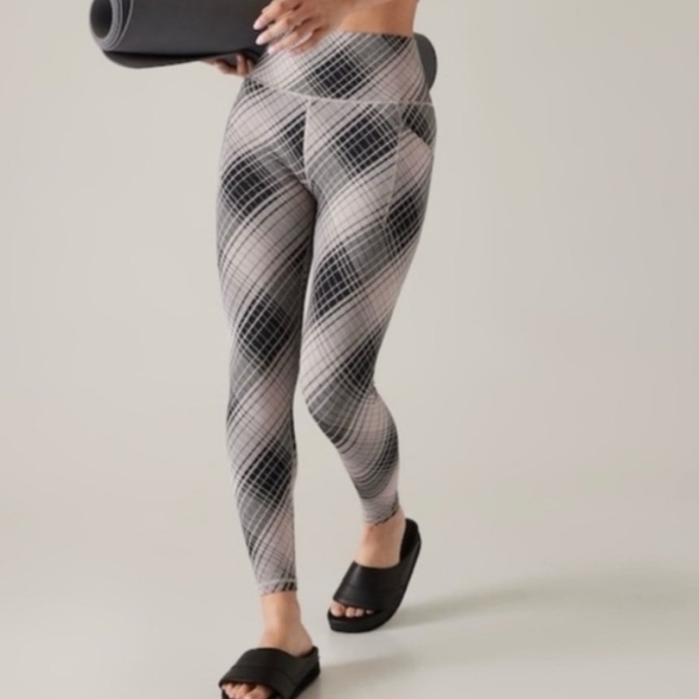 Athleta Salutation Stash Textured Tight Leggings Black White Plaid Size M